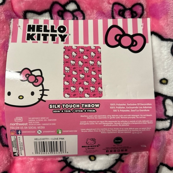Hello Kitty pink blanket NWT - Picture 4 of 5